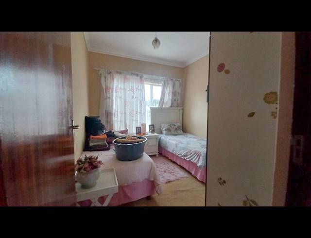 4 BEDROOM HOUSE TO LET IN MANDELA VIEW